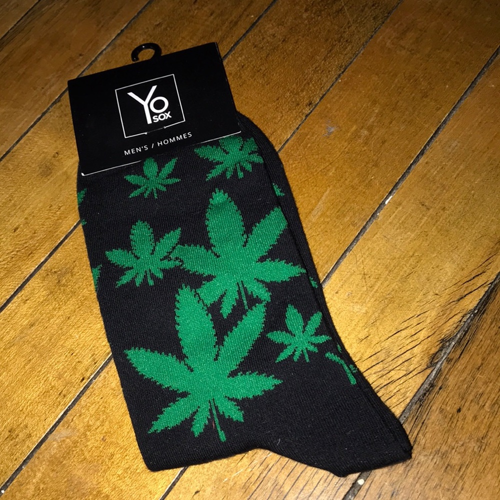 Yo Sox Mens Black Green Cannabis Leaf Print Crew Socks Size 7-12 Novelty #411716
